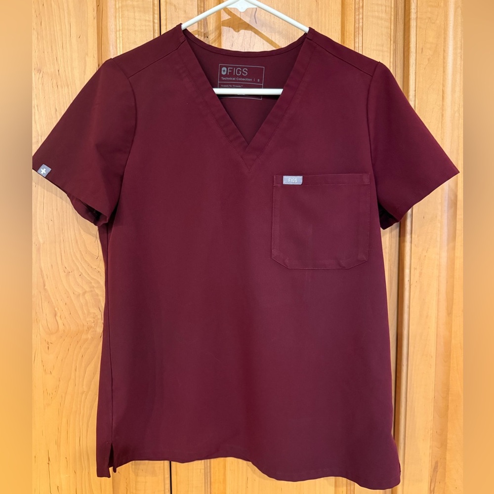 Figs 
Catarina One Pocket Scrub Top